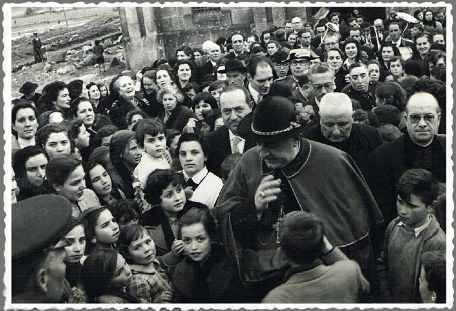 1955 - El cardenal Fernando Quiroga Palacios en Carballo